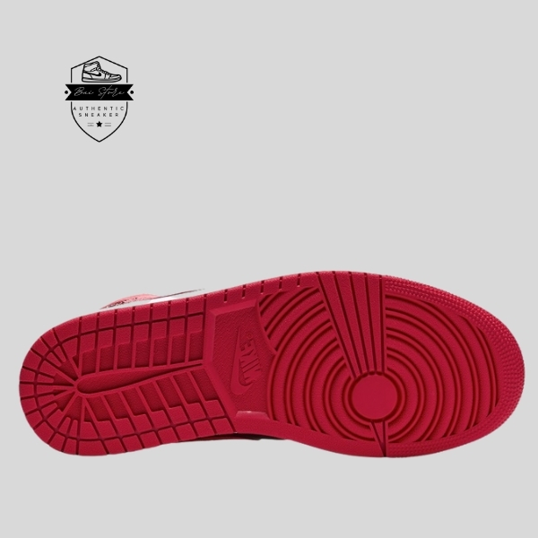 Đế Air màu đỏ nổi bật hoàn thiện tổng thể đôi giày