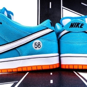 giày sneaker Nike