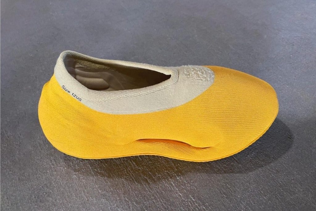 Yeezy Knit Runner Case Power Yellow với những hình ảnh rò rỉ đầu tiên