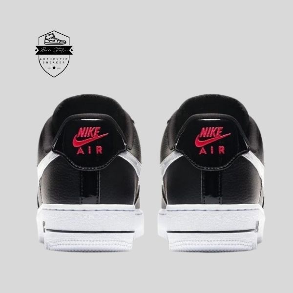 Biểu tượng Nike Air xuất hiện trên lưỡi gà và gót giày mang màu đỏ cực nổi bật