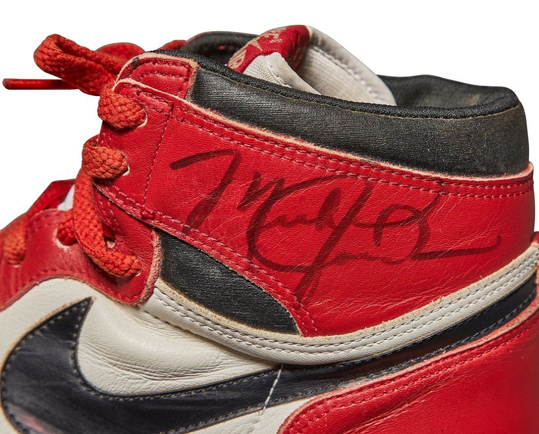 Chữ ký của chính Michael Jordan trên đôi giày Air Jordan 1985