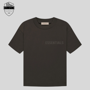 Áo thun Essentials màu đen chắc chắn phải có trong mọi tủ đồ