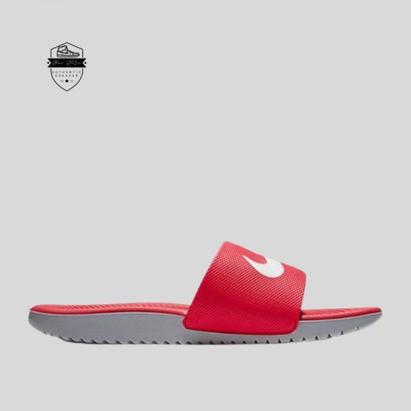 Dép Nike Kawa Slide University Red White được làm từ chất liệu cao su đem lại cảm giác thoải mái khi mang