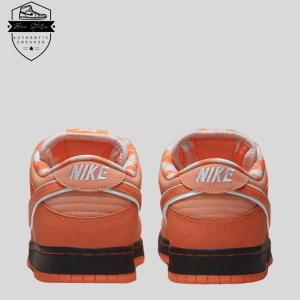 Mang tone màu cam chủ đạo toàn bộ đôi giày tạo nên nét cực nổi bật