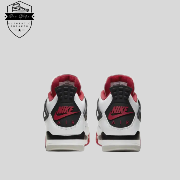 Và vào ngày Black Friday năm 2022, Nike đã mang một huyền thoại trở lại với các tín đồ đam mê sneaker. Đó chính là Jordan 4 Retro Fire Red 2020