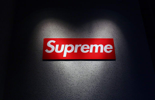 Câu chuyện đằng sau logo của Supreme