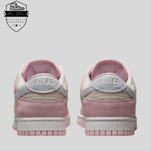Ông già Noel nhà Nike đã mang đến một món quà giáng sinh cho các bạn nữ trên toàn thế giới. Món quà đó chính là mẫu giày Nike Dunk Low LX Pink Foam